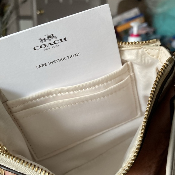 White coach wristlet - Picture 3 of 3